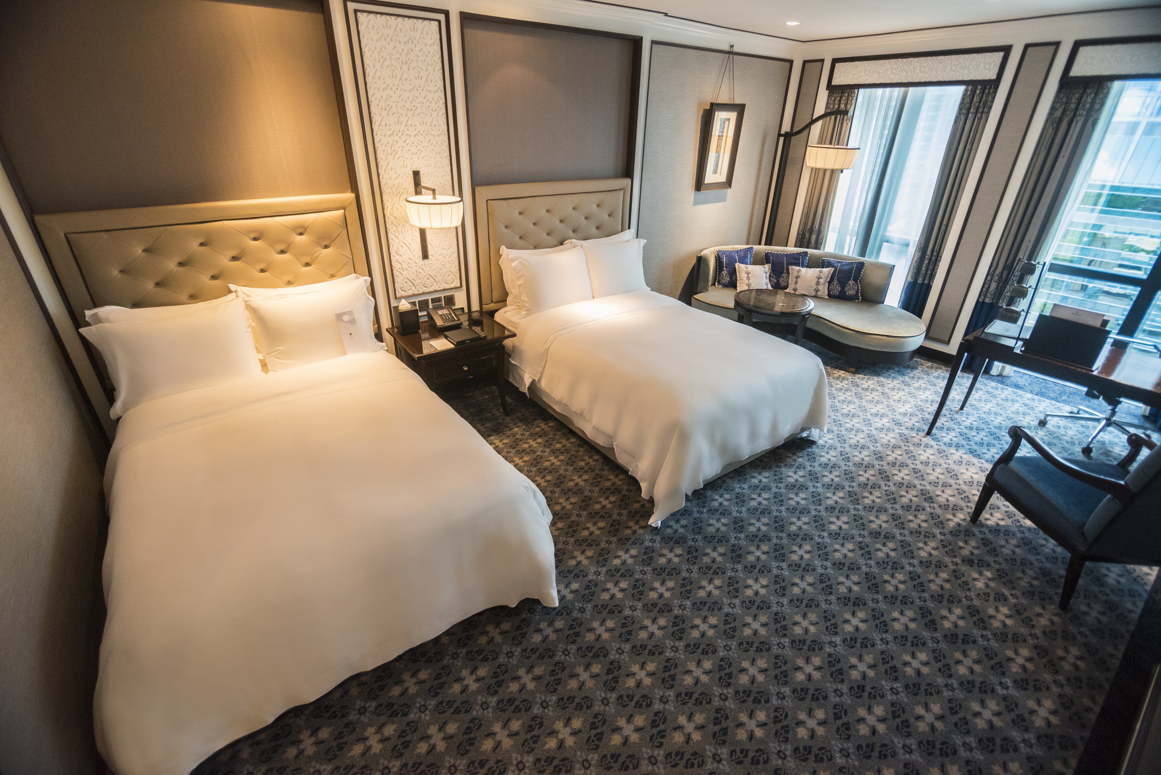 Club, King Bed