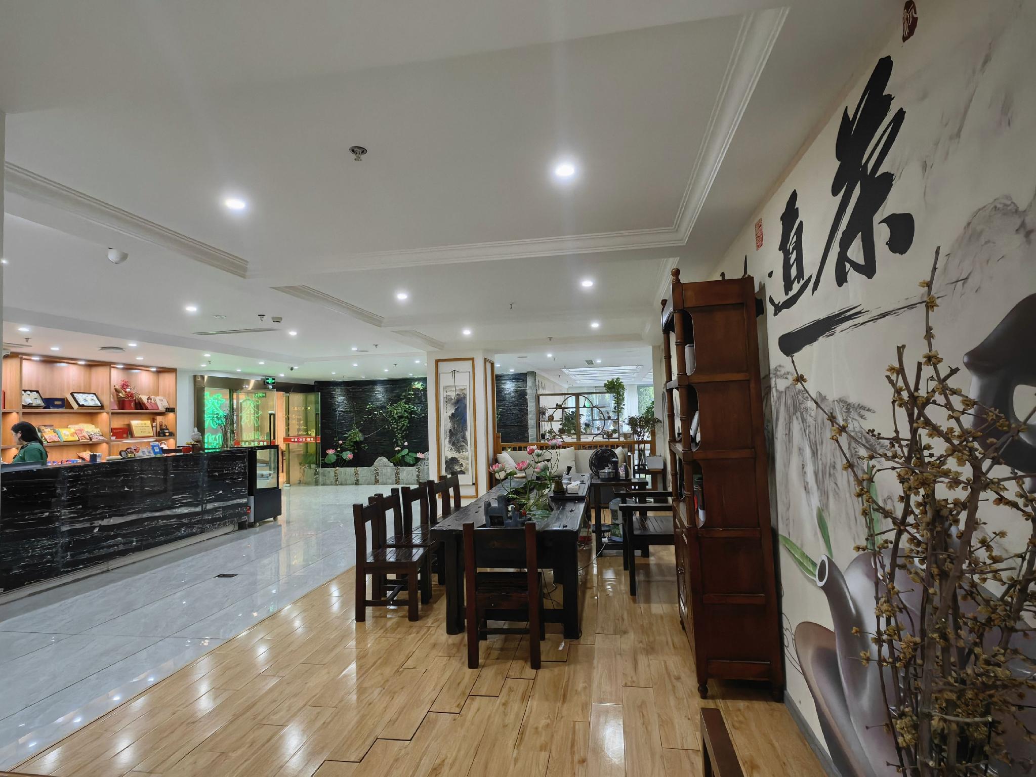 Vienna Hotel (Chongqing West Railway Station Baguocheng) 30/34