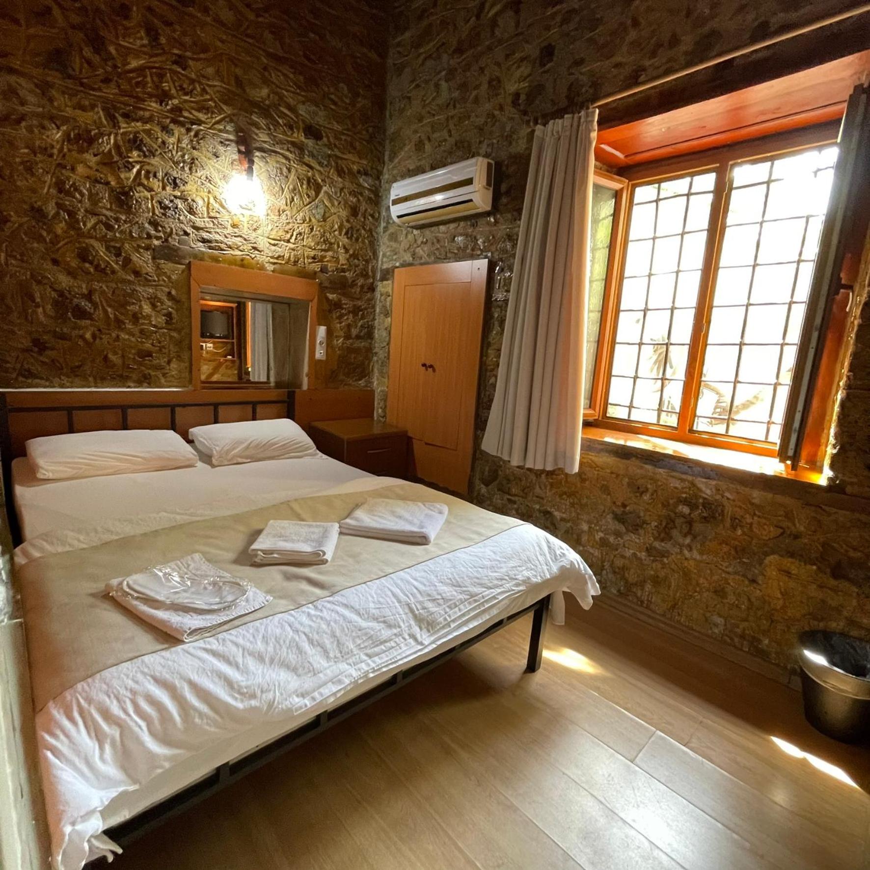 Room, Single