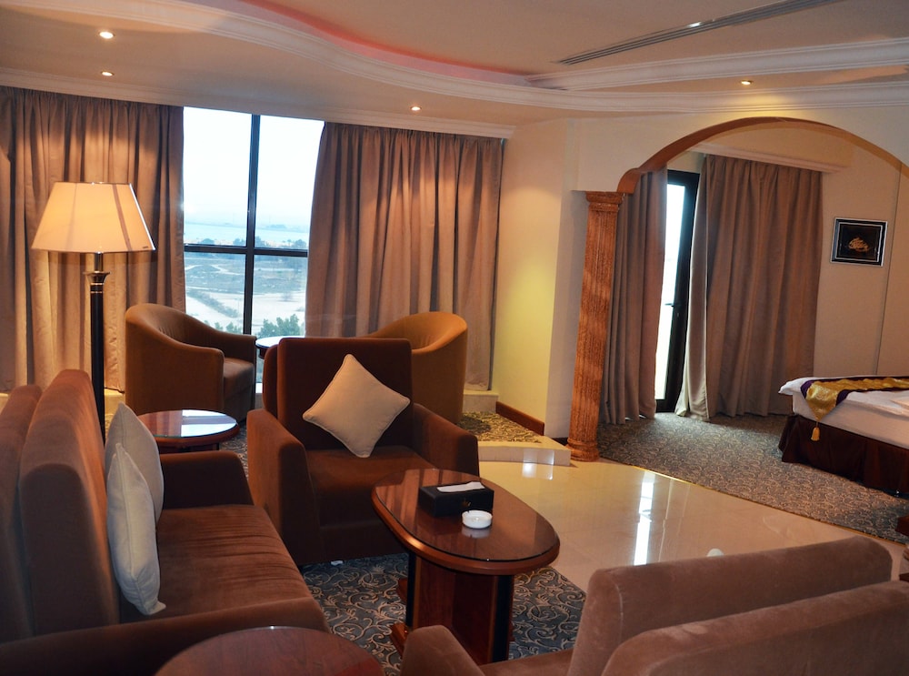 فندق كراون تاور(Crown Tower Hotel) 37/47