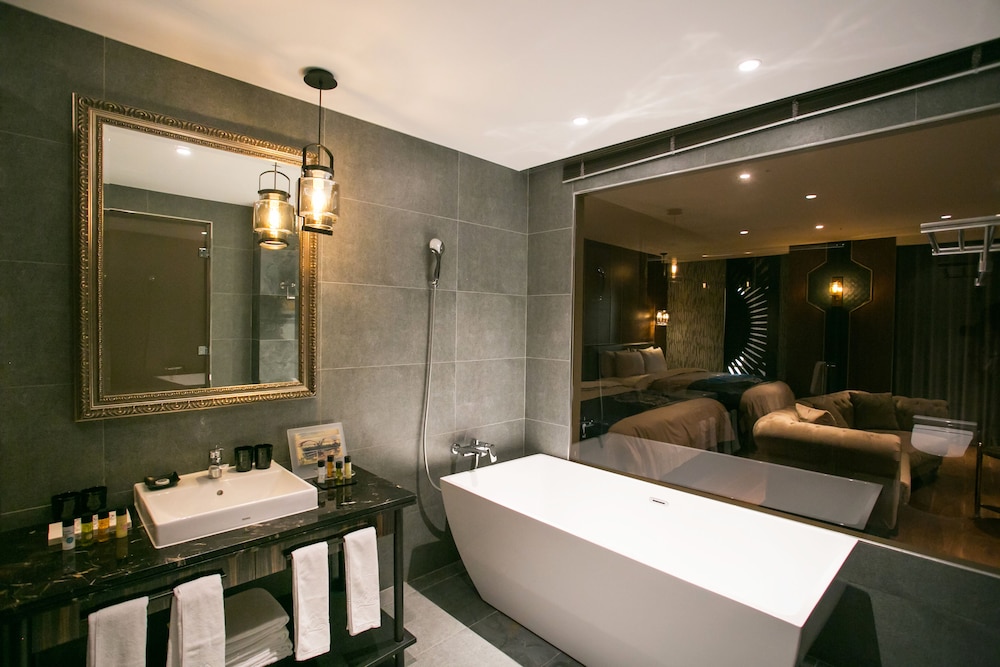 Saint Art Hotel 29/30