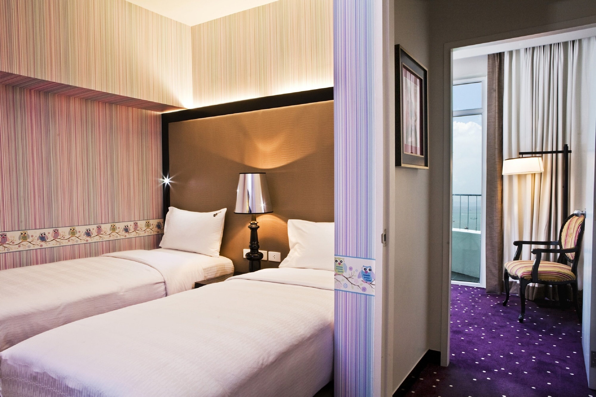 Platinum, Suite, 1 King and 1 Single Beds