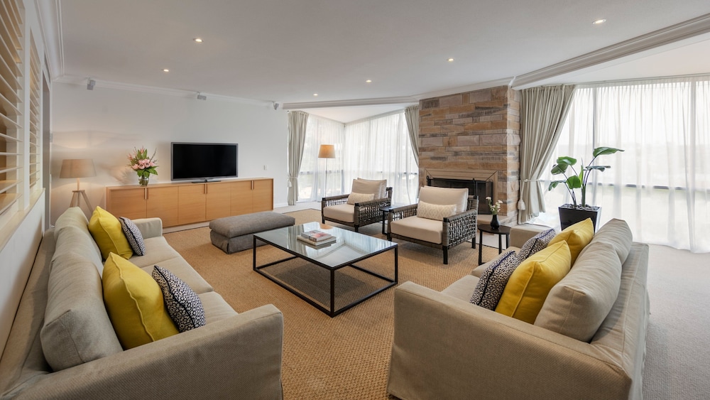 Intercontinental Sanctuary Cove 46/76