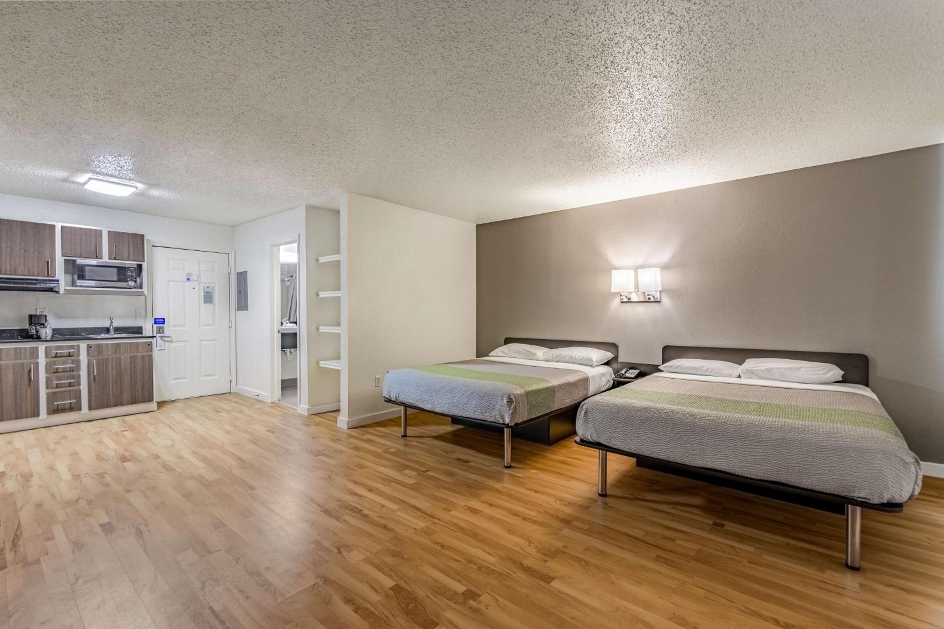 DELUXE, SUITE, QUEEN BED