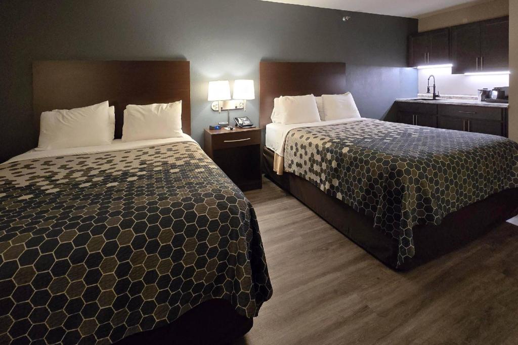 Upgrade, Efficiency, Suite, 2 Queen Beds