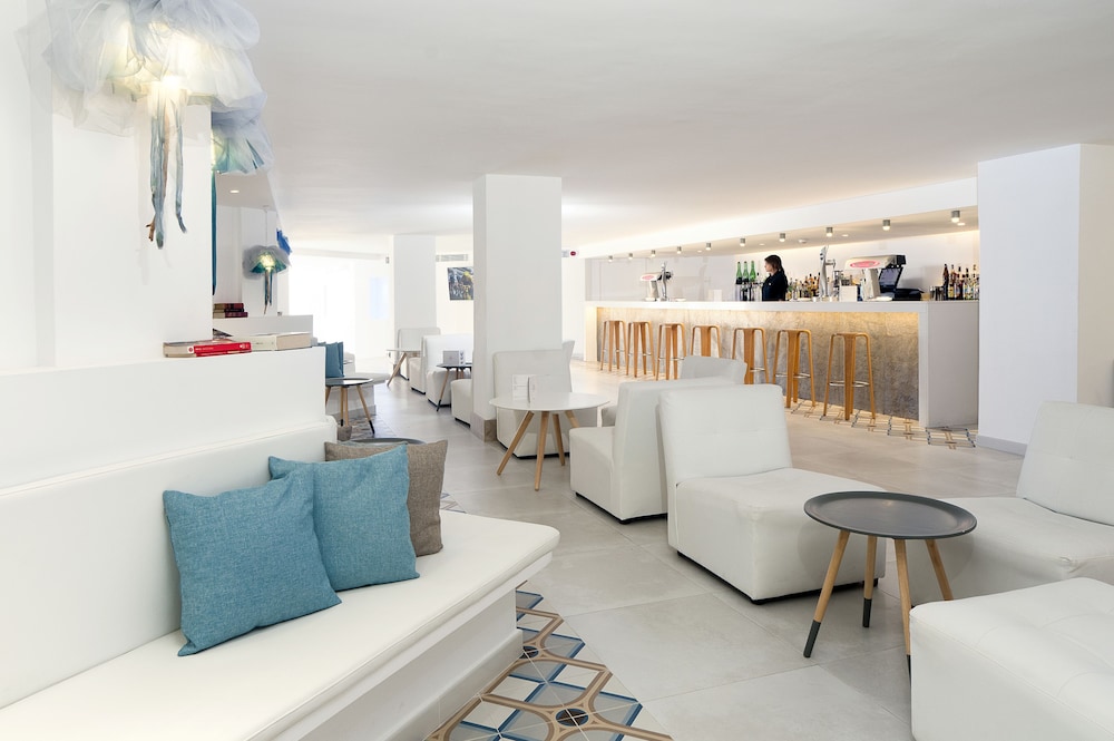 Fergus Style Cala Blanca Suites 26/37