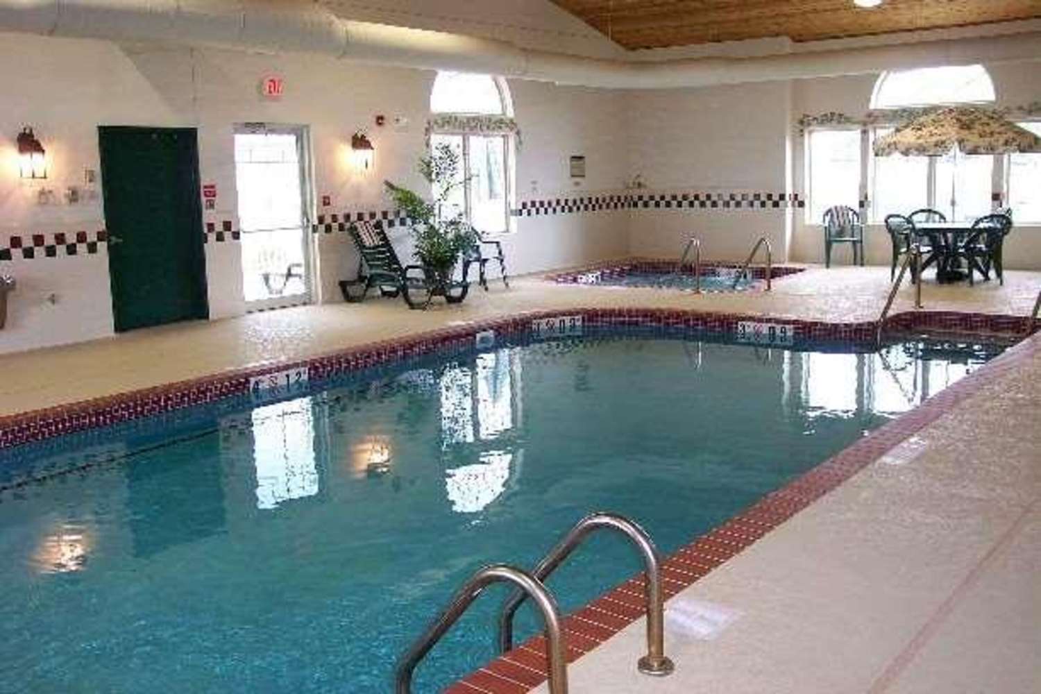 Country Inn and Suites by Radisson Stockton IL 16/29