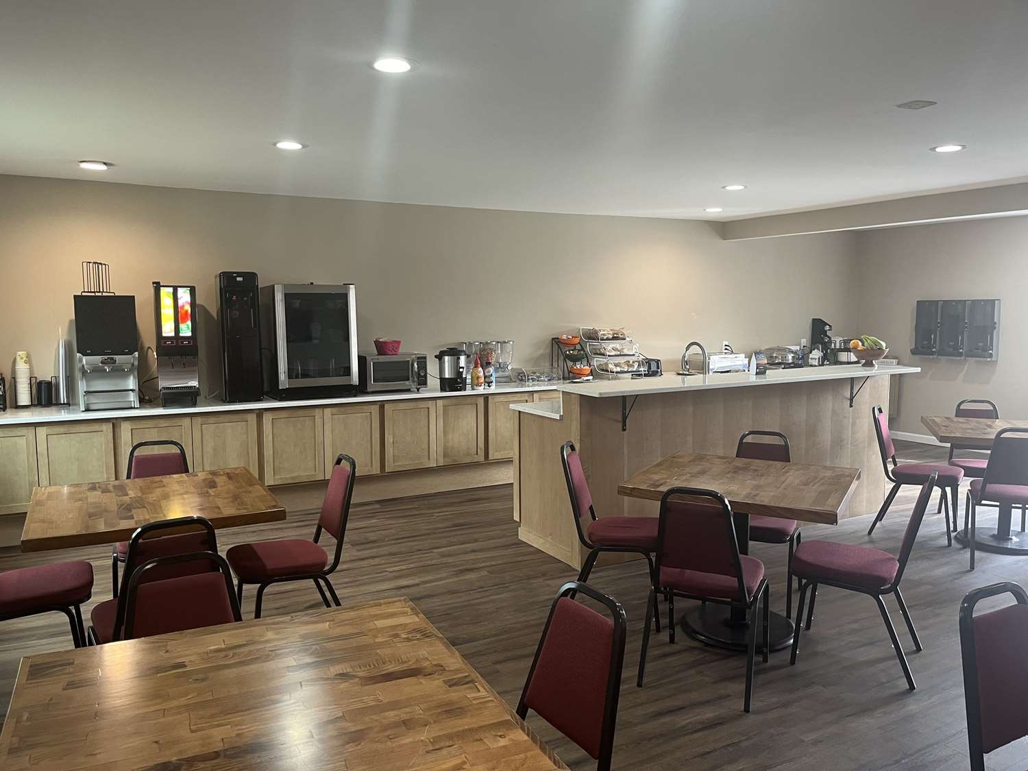 New Englander Inn Bennington 24/32