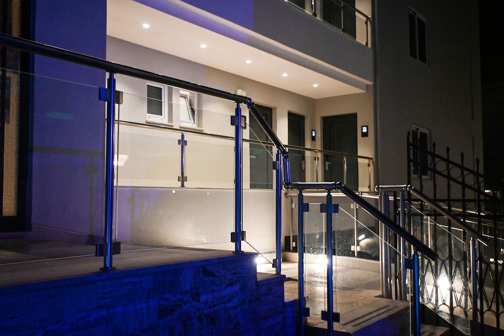 Poseidon Hotel 24/50