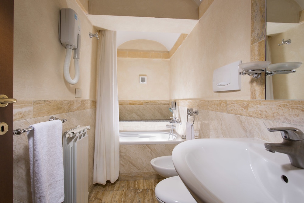 Hotel Teatro Pace 46/50