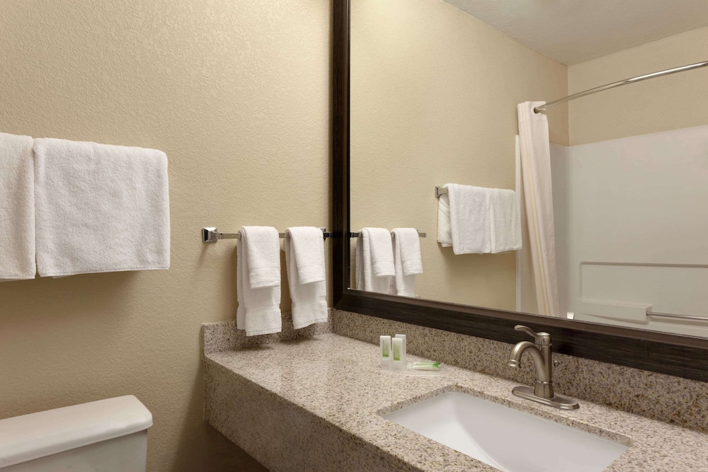 Sleep Inn & Suites Salina I-135 13/26
