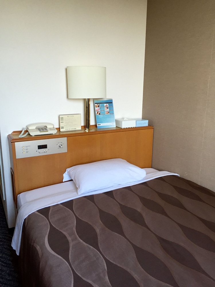 ROOM, SINGLE
