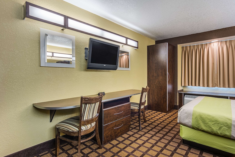 Motel6 Canton GA 35/52