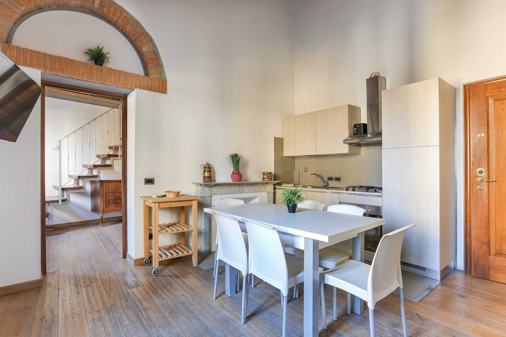 Uffizi Suite II in Florence-hosted by Sweetstay 9/15