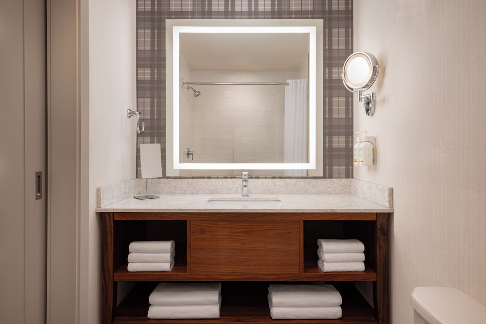 Pomeroy Hotel Fort McMurray 48/50
