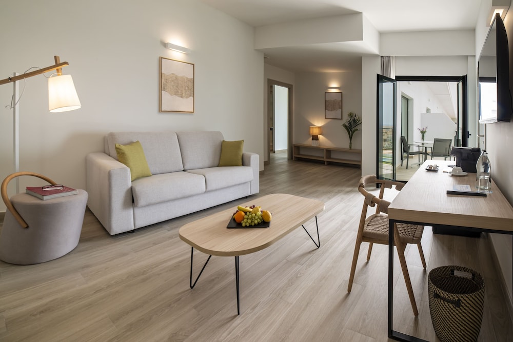 Cabogata Beach Hotel Spa 46/68