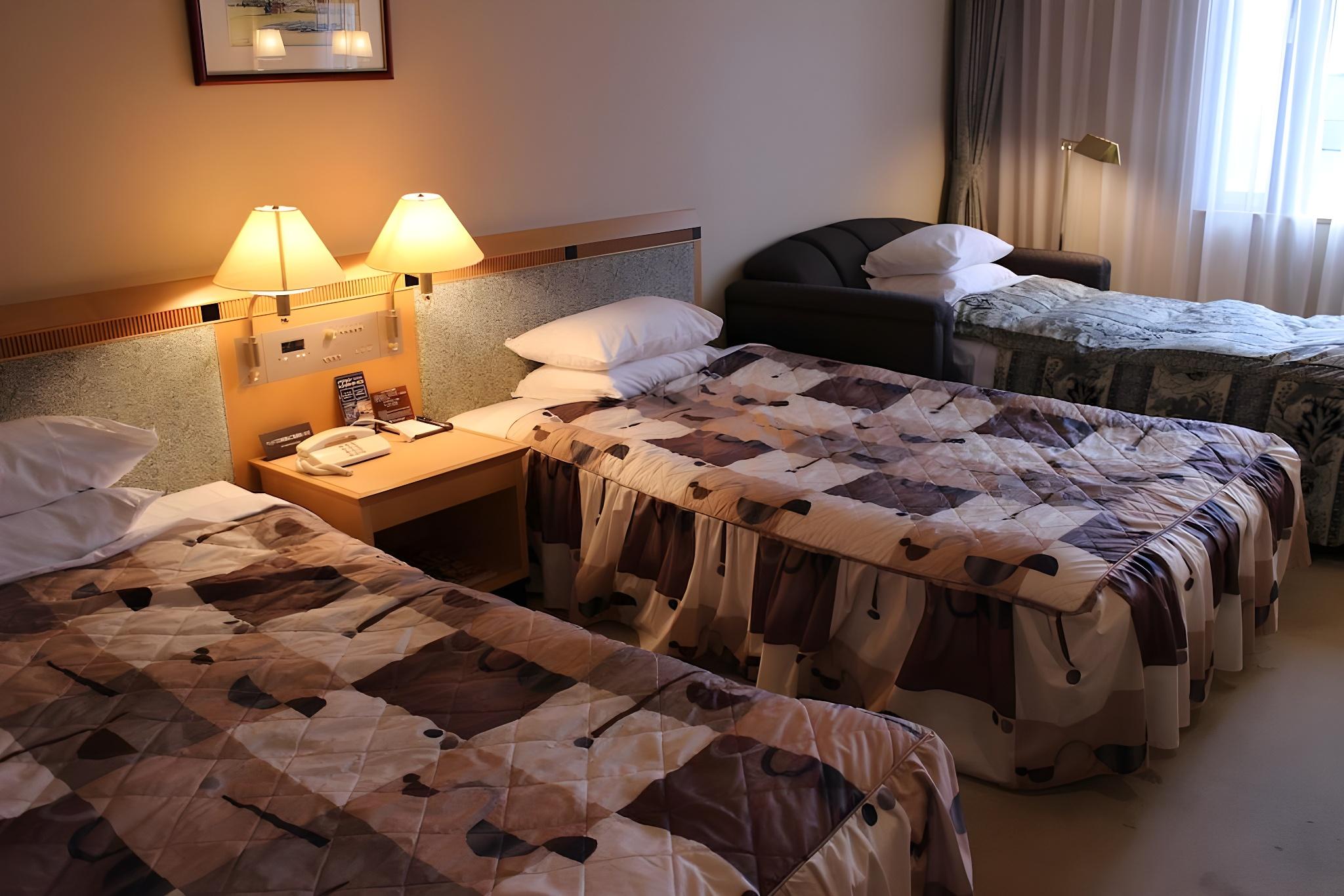 Room, Triple, 2 Beds, with Extra Bed, Smoking