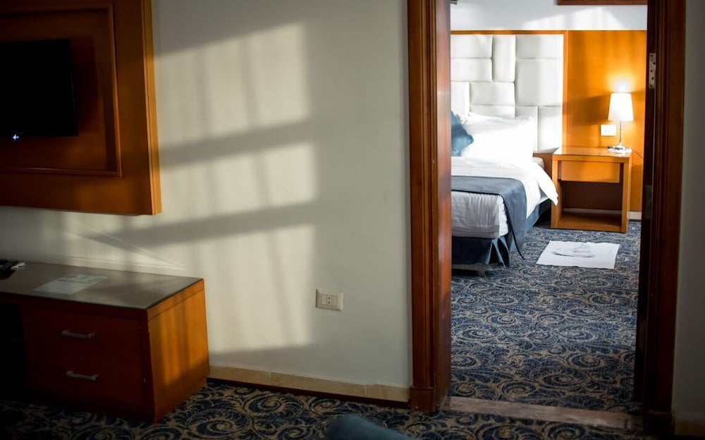 Rehana Plaza Hotel 41/42