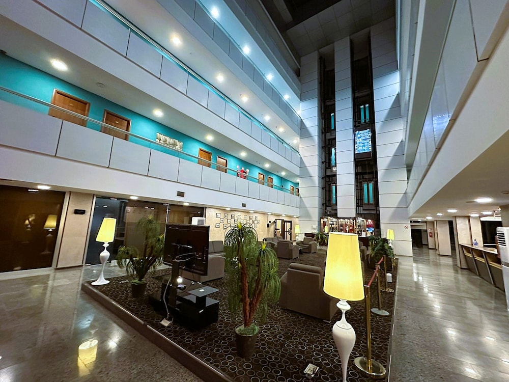 Crossway Hotel Baku 8/60