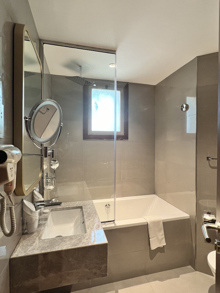 City Seasons Suites Dubai 19/60