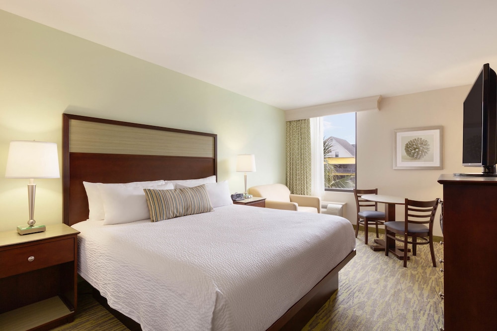 Surfside Beach Oceanfront Hotel 19/45