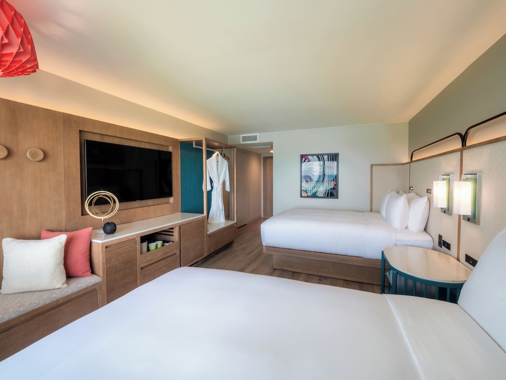 غرفة قياسية بسرير فردي، Crowne Plaza Resort Guam 7/10