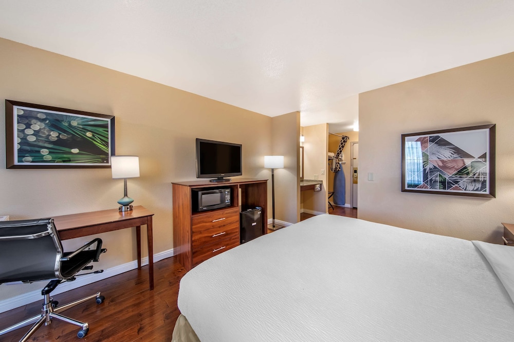 Best Western Plus John Jay Inn & Suites 21/37