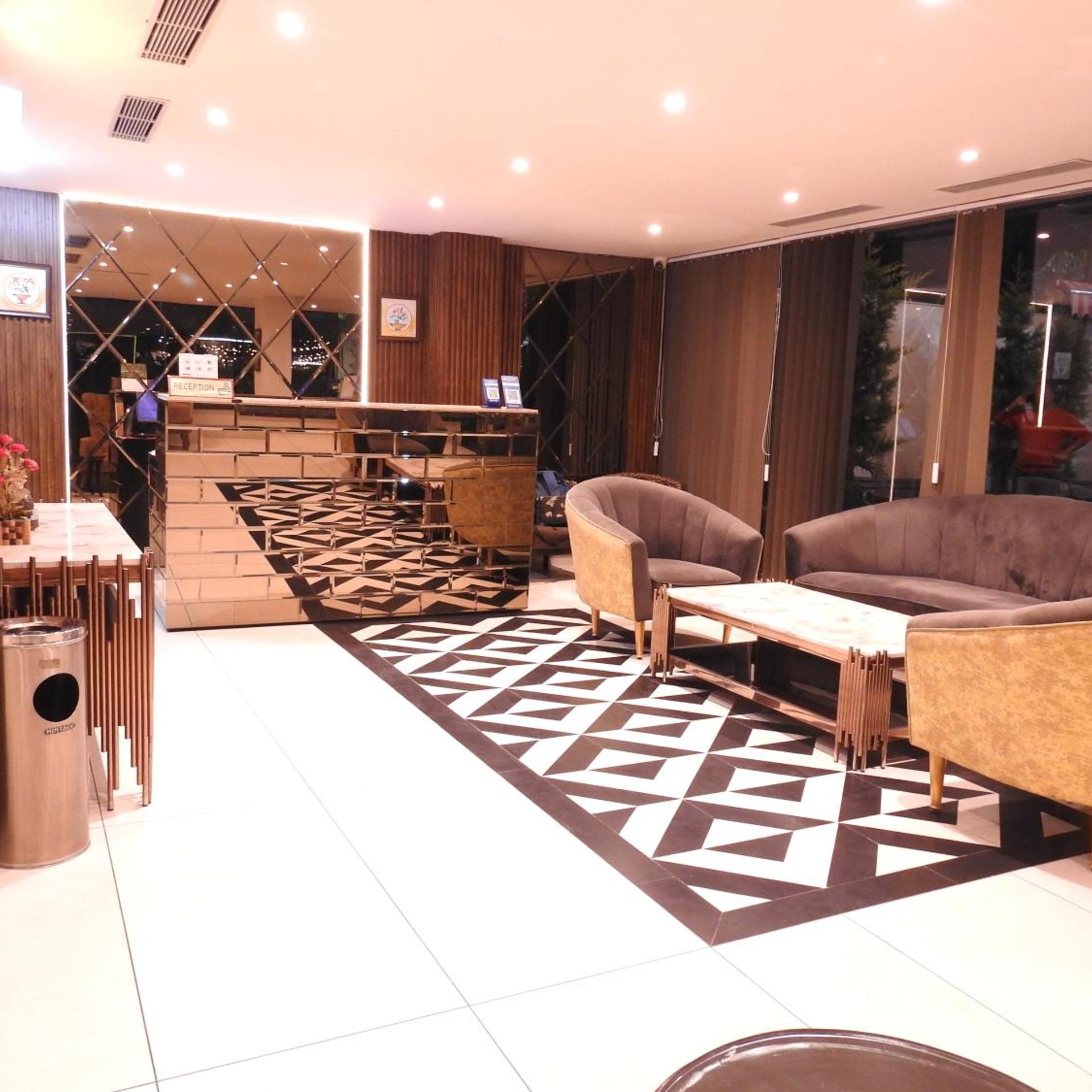 Sapphire Sky Hotel 8/50