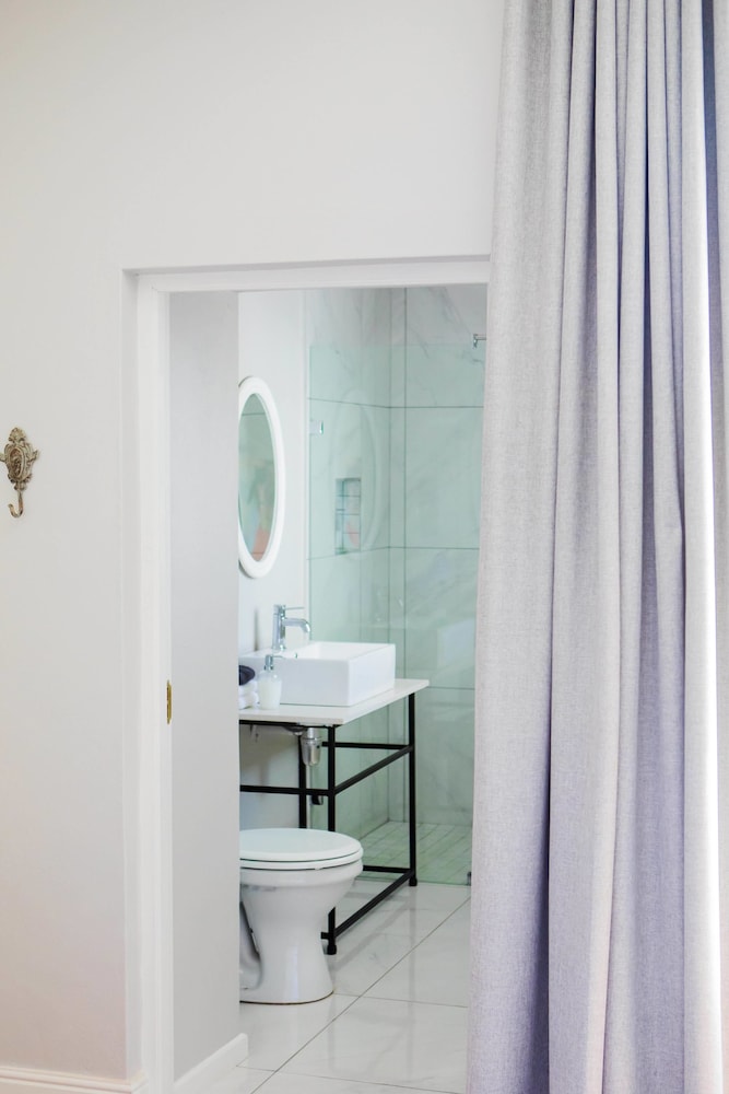 Elianthe Boutique Guesthouse 50/50