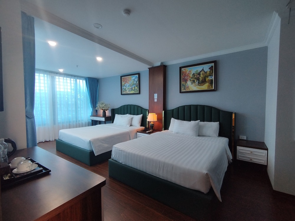 Suite, Quadruple, King and Queen Bed, City View