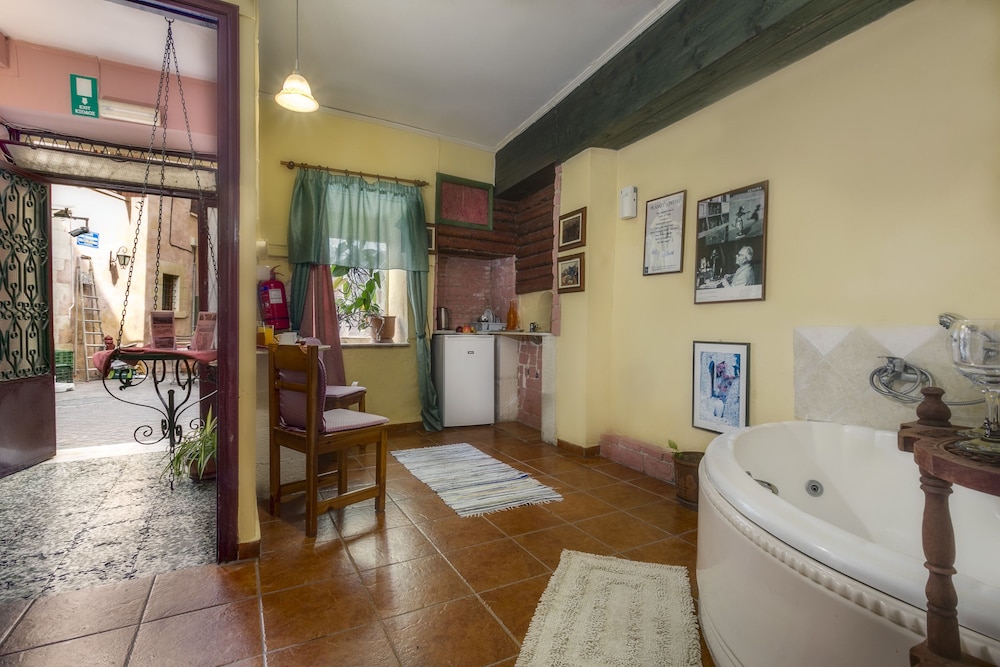 Ifigenia Rooms and Studios 27/38