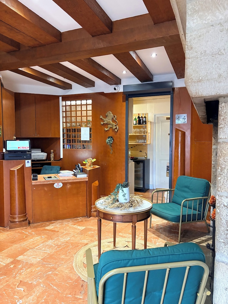 HOTEL LE LION D'OR 6/50