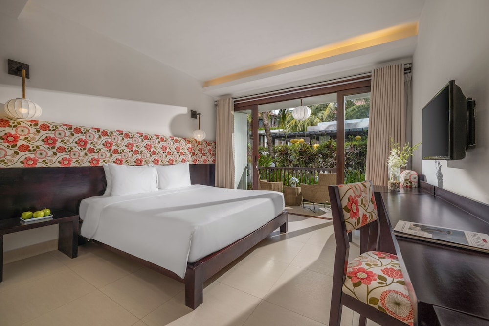 DELUXE, DOUBLE BED, GARDEN VIEW