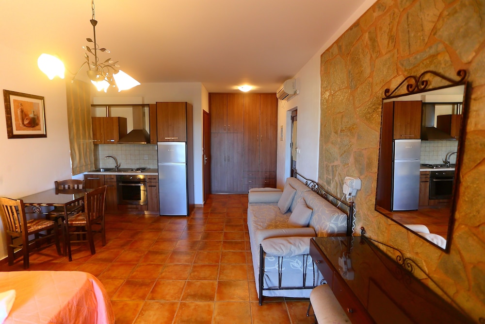 Vathi Hotel 25/50
