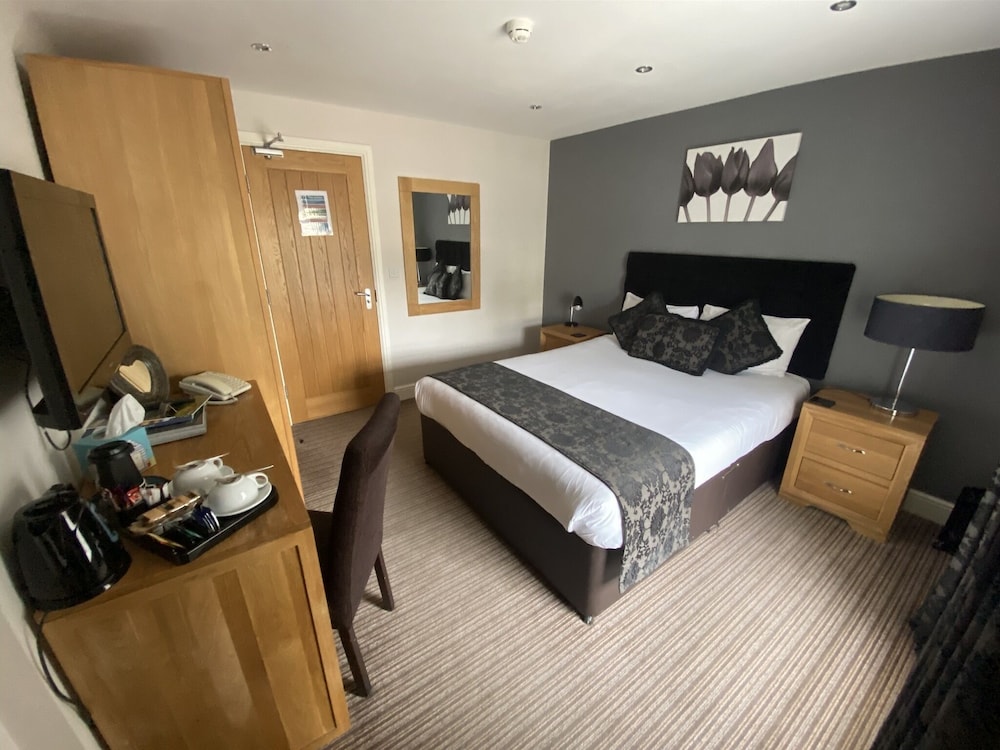 The Three Horseshoes Hotel 6/50