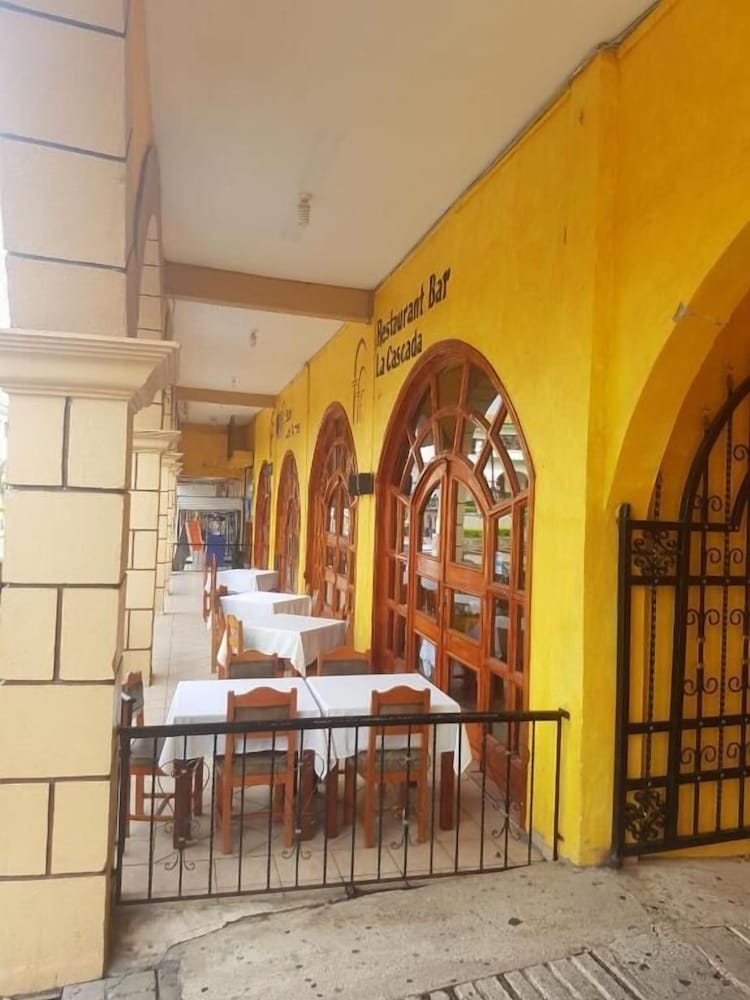 Hotel Arcos del Parque 38/46