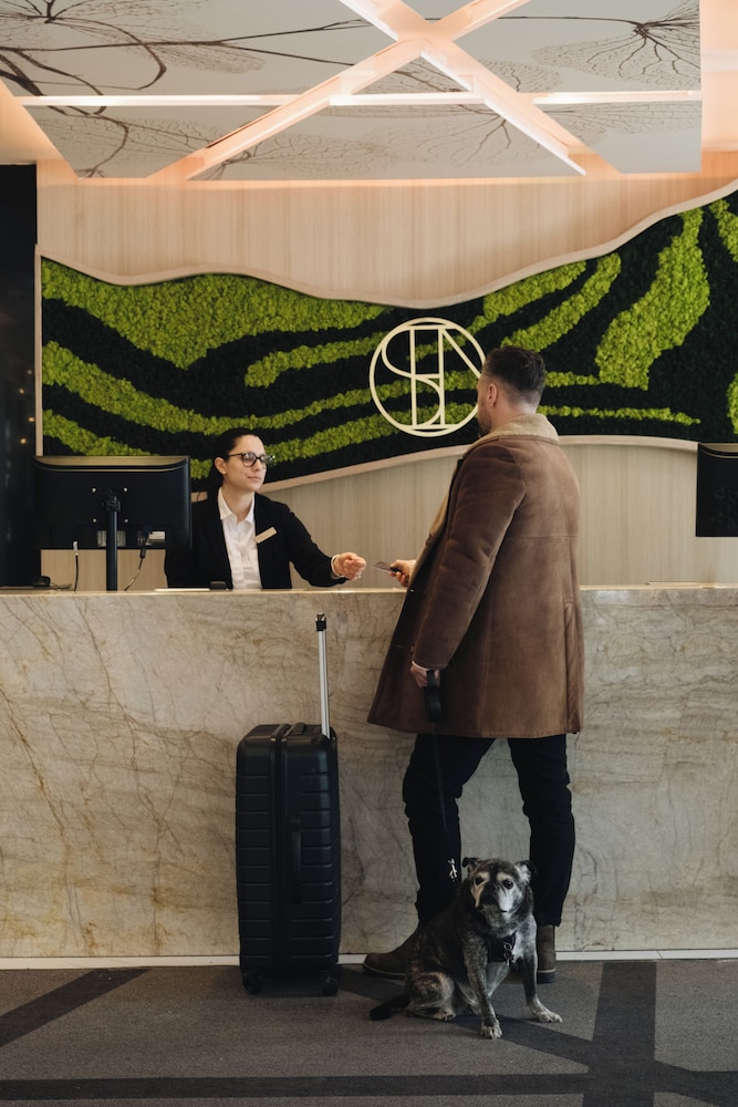 Sens Hotel 9/64