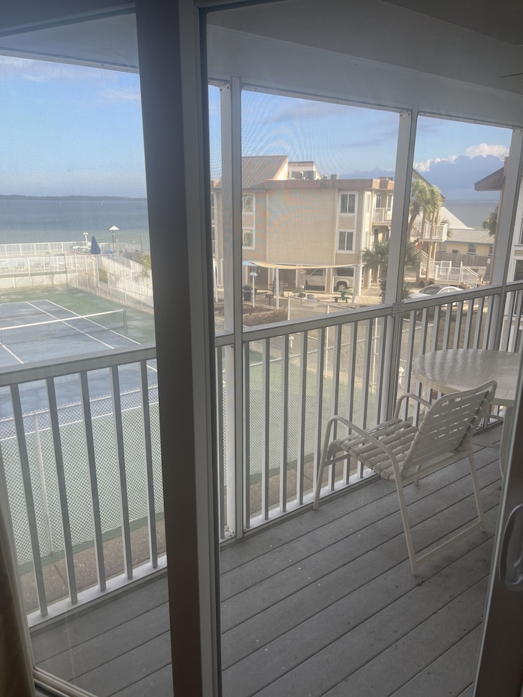 Soundside Holiday Beach Resort 5/64