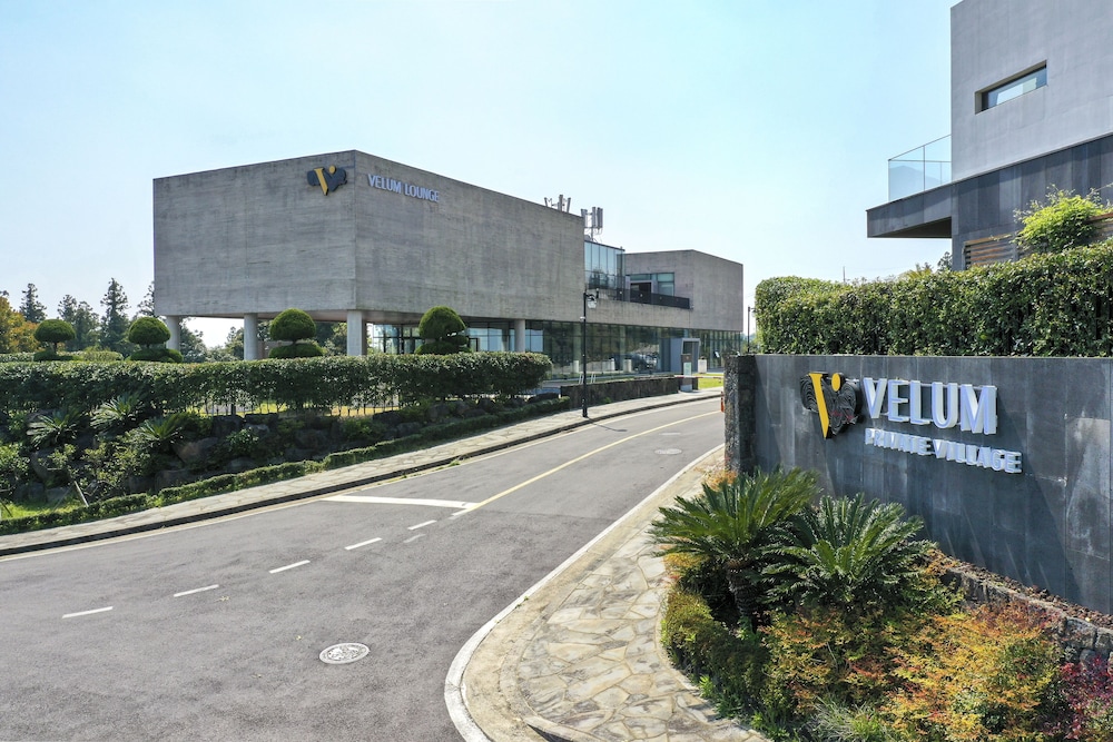 Velum Resort 50/58