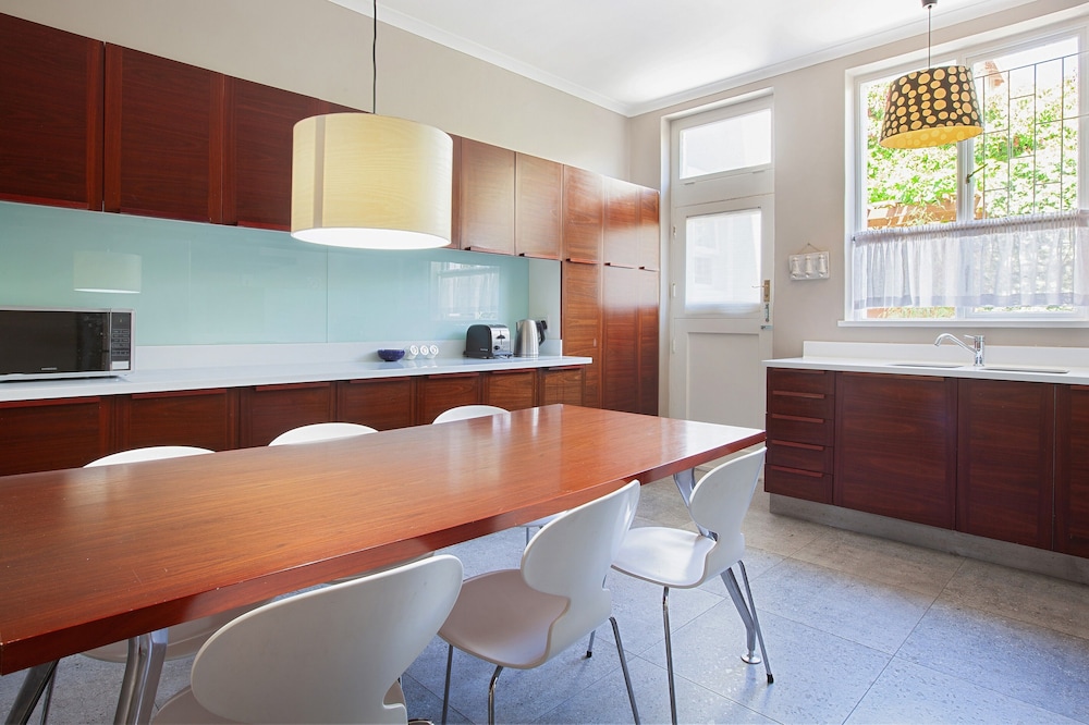 Barry Hall Apartments 37/50