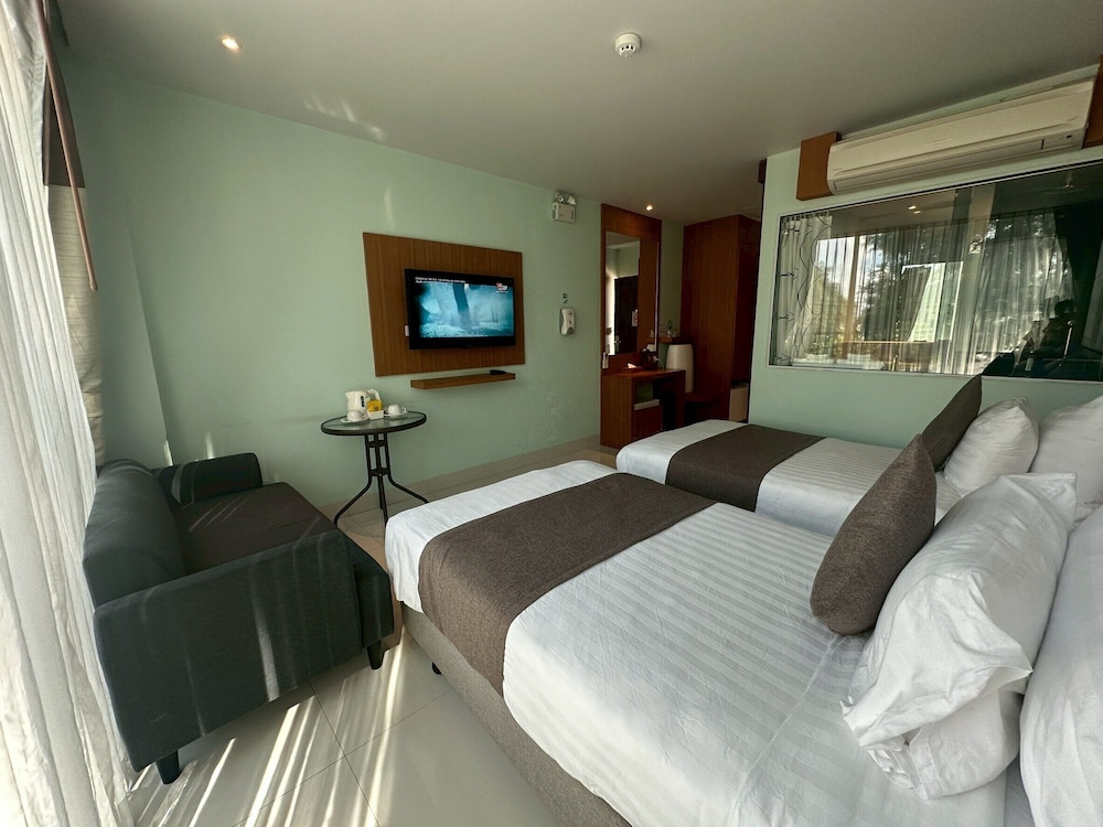 A Hotel Simply 16/50