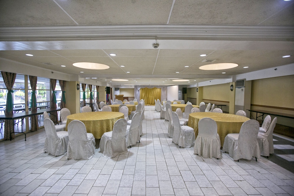 Sarabia Manor Hotel 61/73