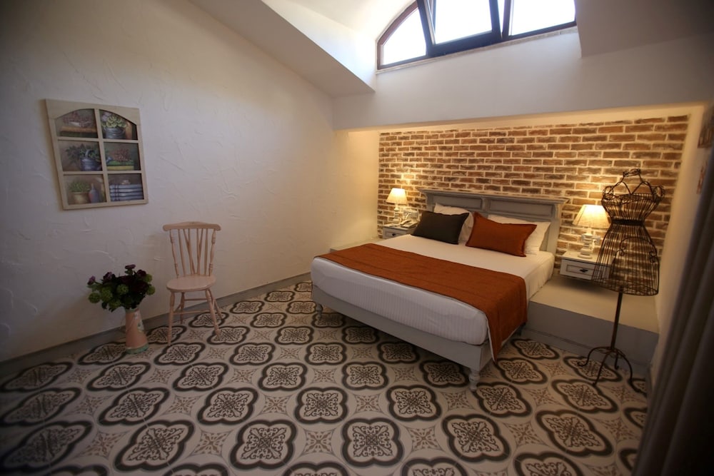S3 HOTELS ORANGE 27/68