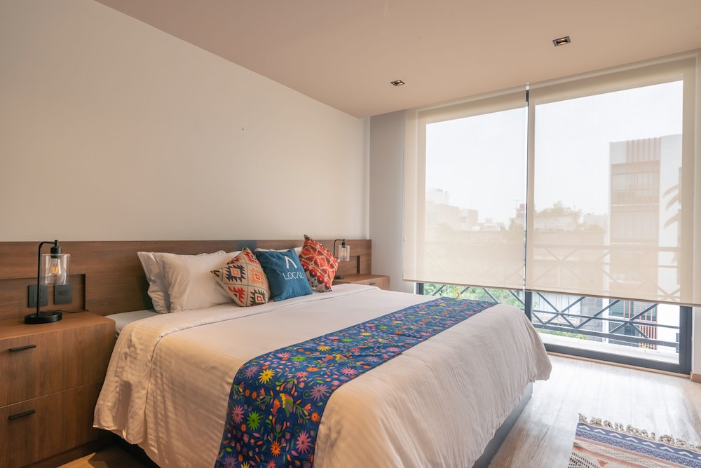 EXECUTIVE, STUDIO, SUITE, QUEEN BED