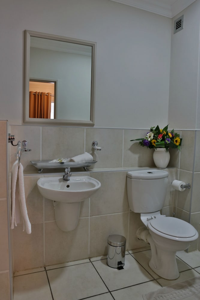 Westpoint Executive Suites - Apartments 69/70