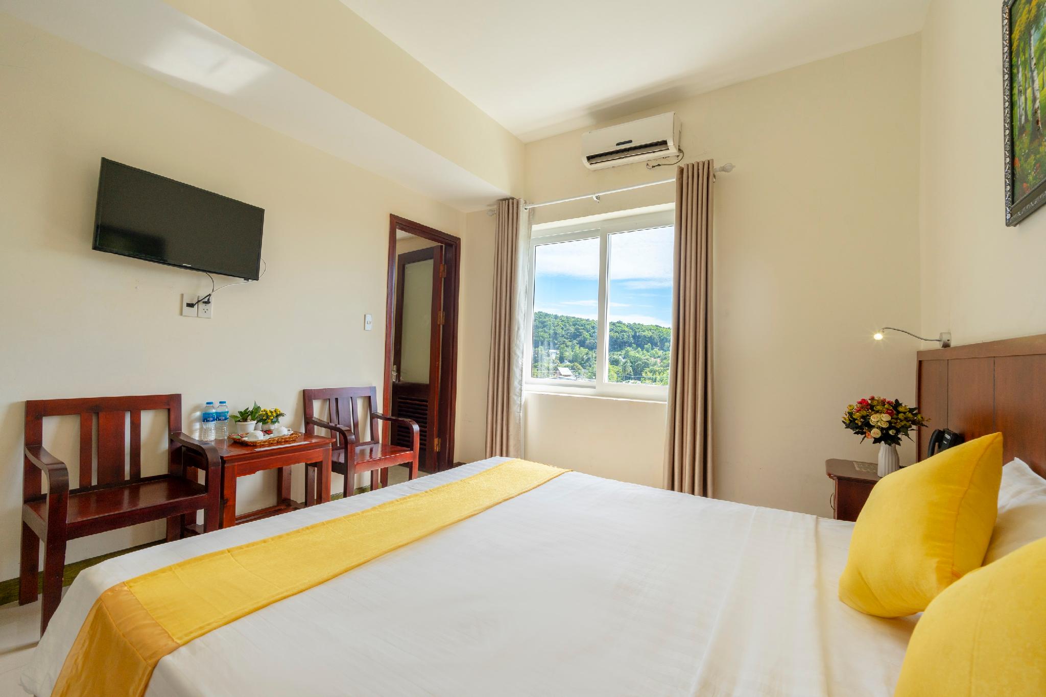 Gold Beach Hotel 14/93