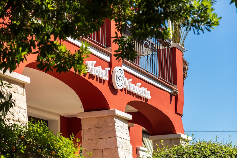 Nicoletta Hotel 65/69