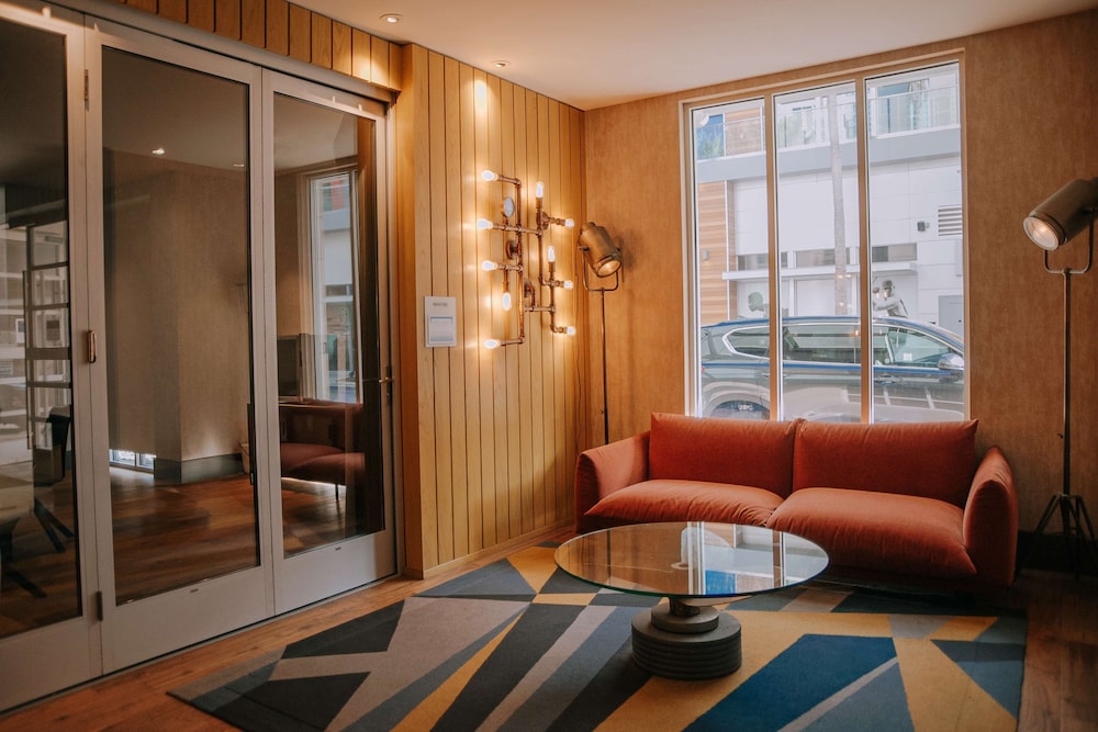 Hyatt Centric the Pike Long Beach 33/59