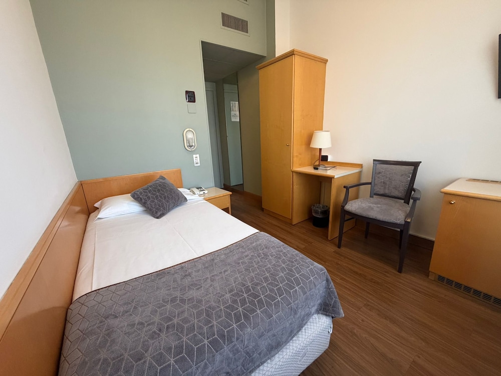 Sant Ambroeus Hotel 11/57