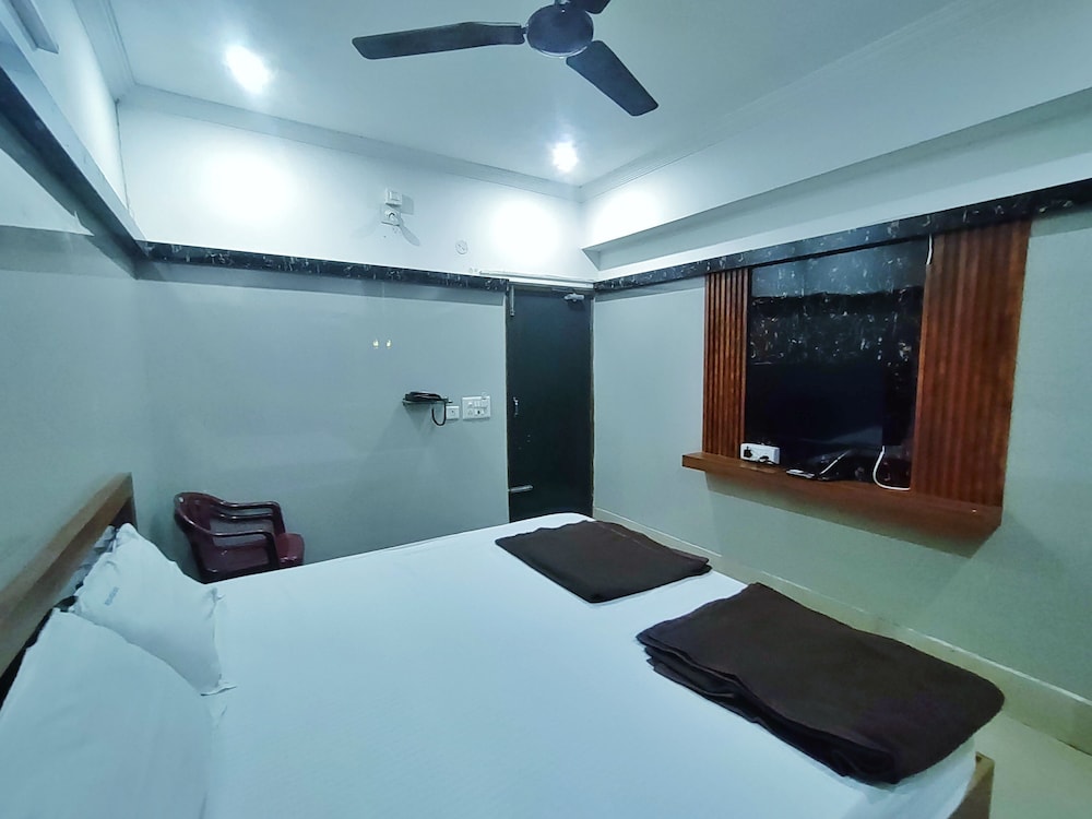 Hotel Govind Heights 14/40